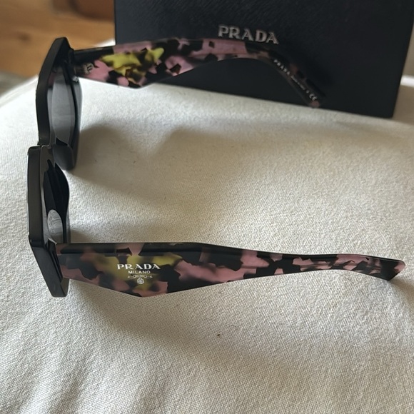 PRADA Milano Italy Symbole Square Women's Sunglasses, PR 15YS - Picture 5 of 10
